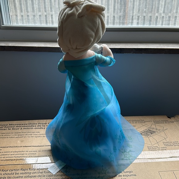Disney Frozen 21" Elsa Plush Christmas Greeter - Picture 7 of 8